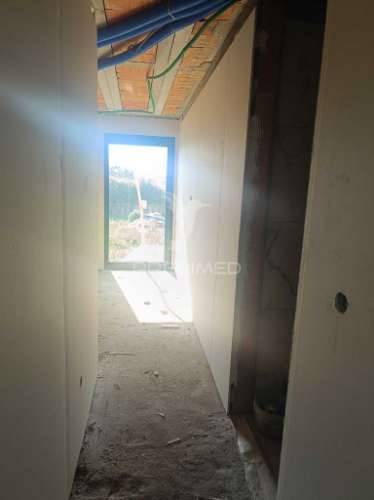 Excelente moradia térrea isolada de 4 frentes em construção