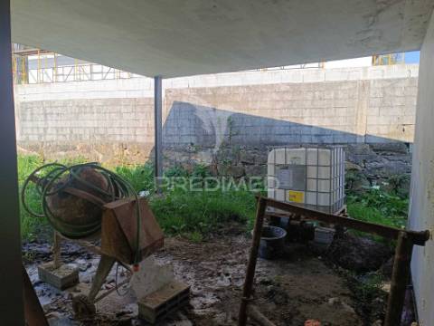 Excelente moradia térrea isolada de 4 frentes em construção