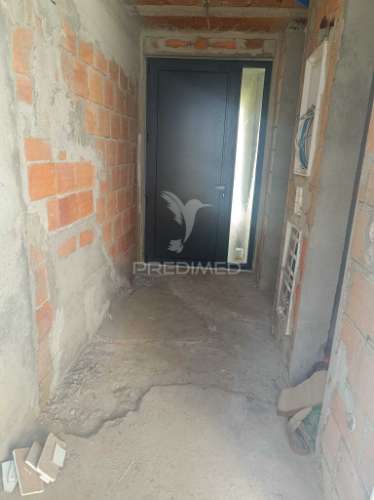 Excelente moradia térrea isolada de 4 frentes em construção