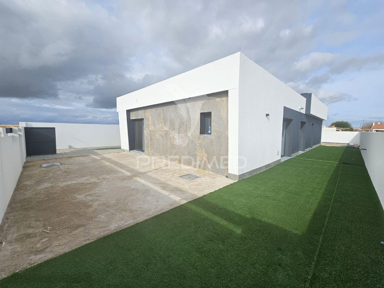 Moradia isolada t3 c/piscina e garagem, em azeitão