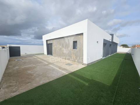 Moradia isolada t3 c/piscina e garagem, em azeitão