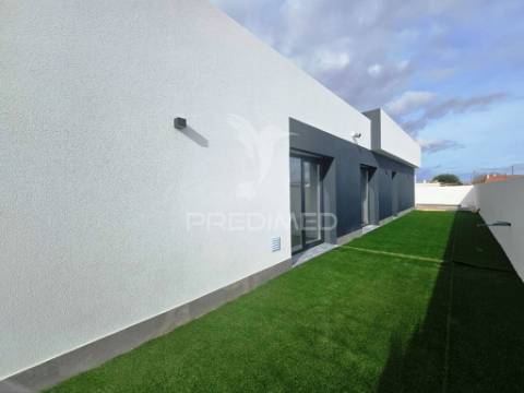 Moradia isolada t3 c/piscina e garagem, em azeitão