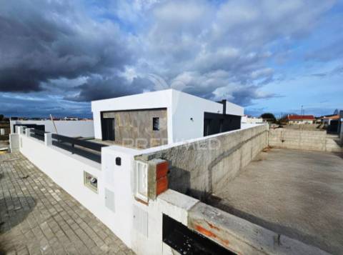 Moradia isolada t3 c/piscina e garagem, em azeitão