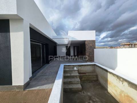 Moradia isolada t3 c/piscina e garagem, em azeitão