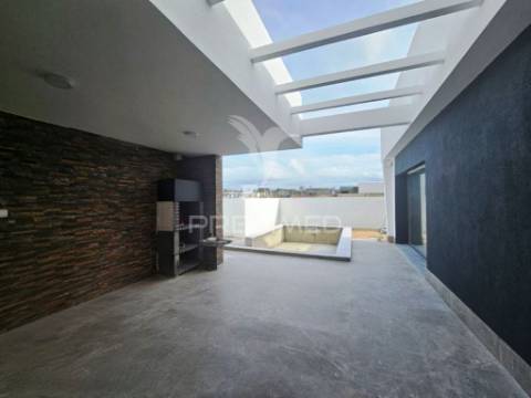 Moradia isolada t3 c/piscina e garagem, em azeitão
