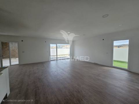 Moradia isolada t3 c/piscina e garagem, em azeitão