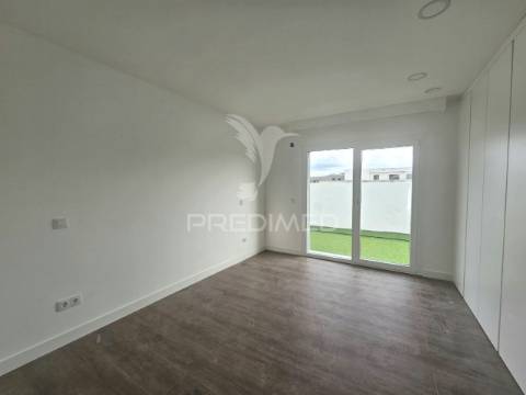 Moradia isolada t3 c/piscina e garagem, em azeitão