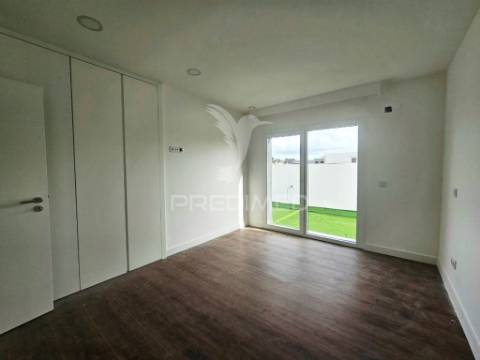 Moradia isolada t3 c/piscina e garagem, em azeitão