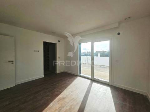 Moradia isolada t3 c/piscina e garagem, em azeitão