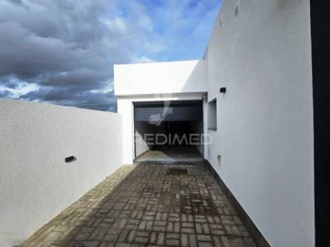 Moradia isolada t3 c/piscina e garagem, em azeitão