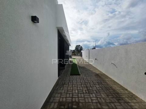 Moradia isolada t3 c/piscina e garagem, em azeitão