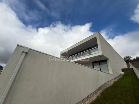 Moradia recente t3 na trofa