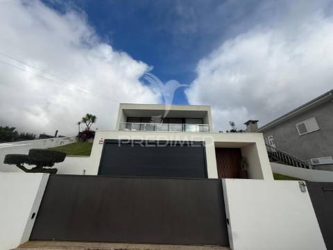 Moradia recente t3 na trofa