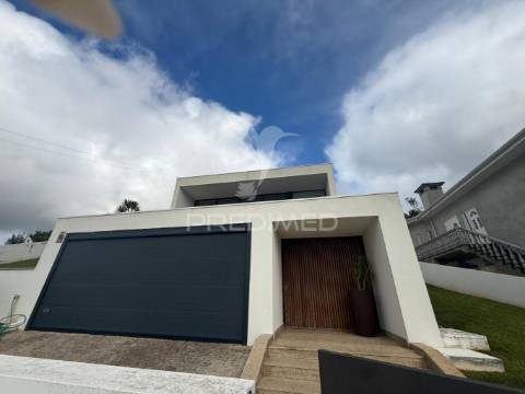 Moradia recente t3 na trofa