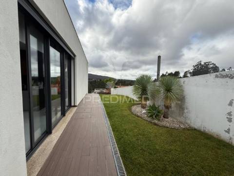 Moradia recente t3 na trofa