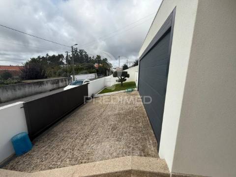 Moradia recente t3 na trofa