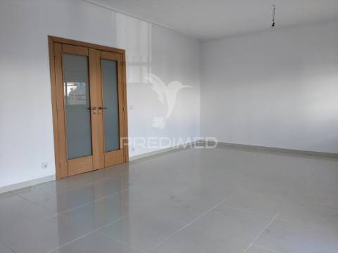 Moradia t5 independente — perto do aeroporto do porto | excelente localização e acessos