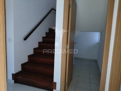 Moradia t5 independente — perto do aeroporto do porto | excelente localização e acessos