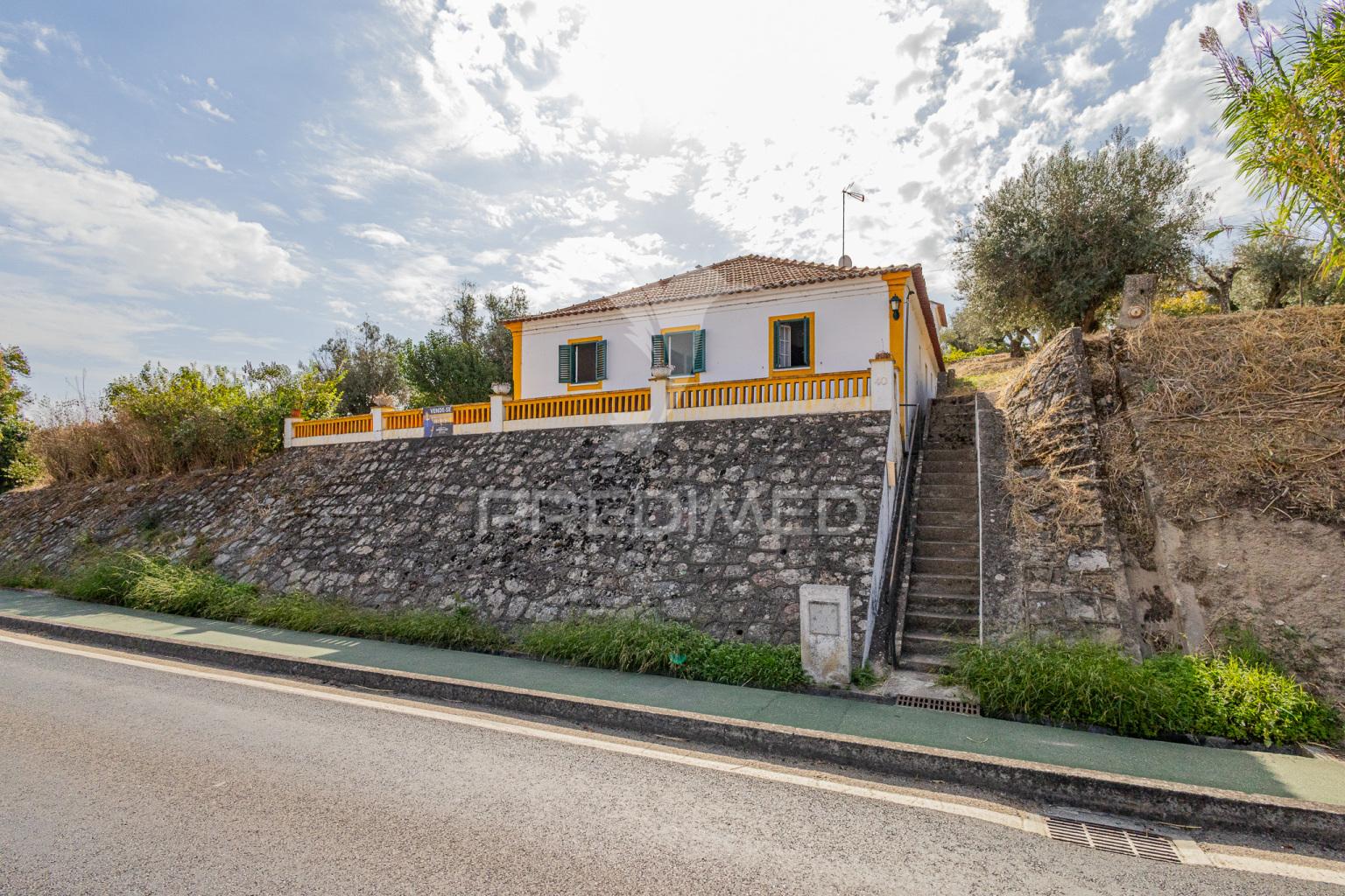 Moradia típica alentejana em mora