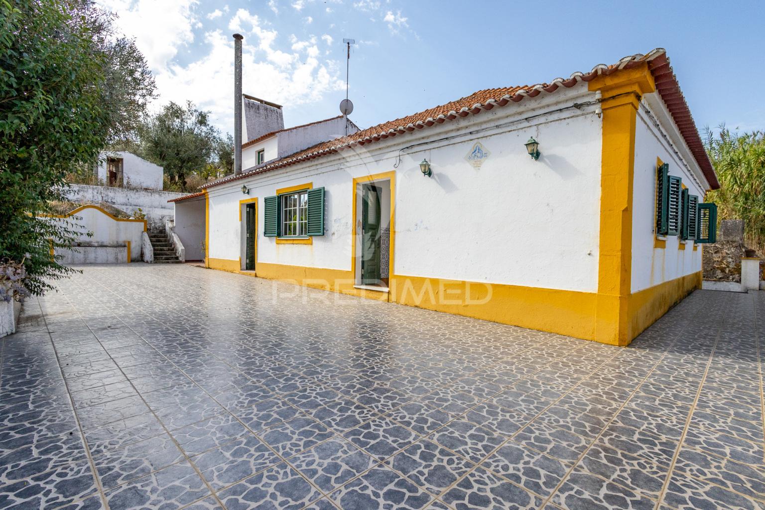 Moradia típica alentejana em mora