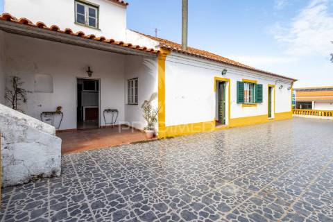 Moradia típica alentejana em mora