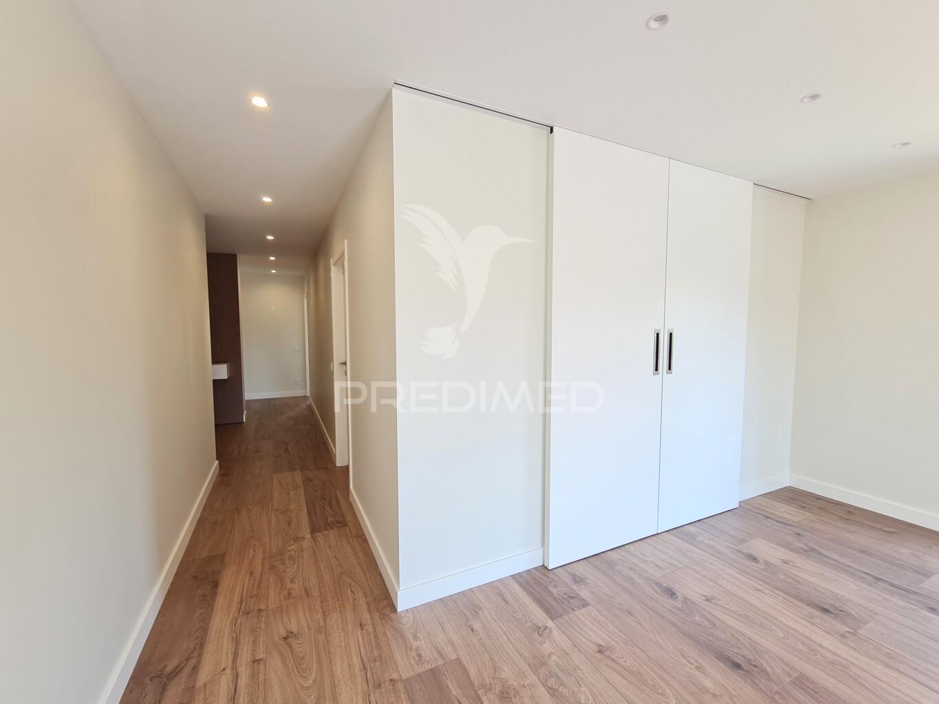 T3, elegância contemporânea a estrear no coração de cascais