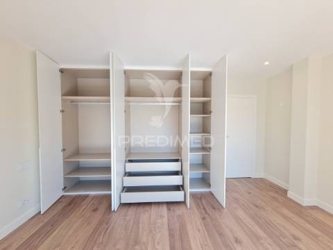 T3, elegância contemporânea a estrear no coração de cascais