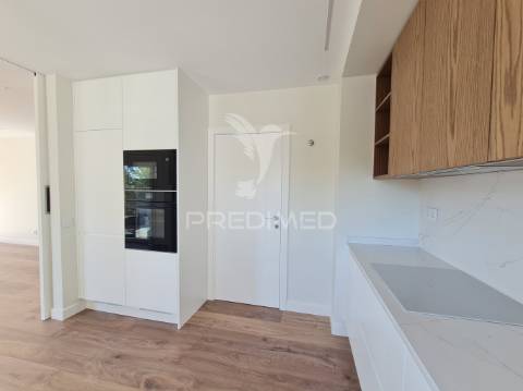 T3, elegância contemporânea a estrear no coração de cascais