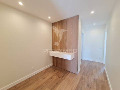 T3, elegância contemporânea a estrear no coração de cascais