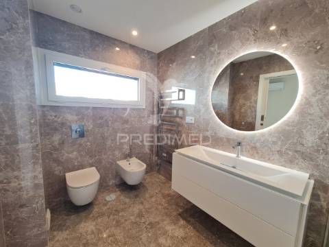 T3, elegância contemporânea a estrear no coração de cascais