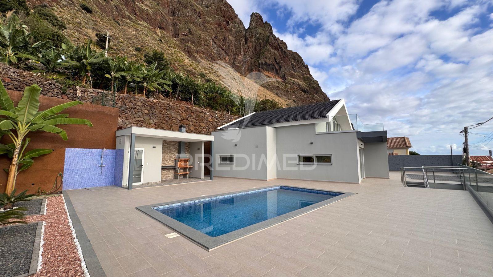 Moradia isolada t4, paúl do mar - calheta - ilha da madeira