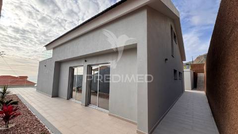 Moradia isolada t4, paúl do mar - calheta - ilha da madeira