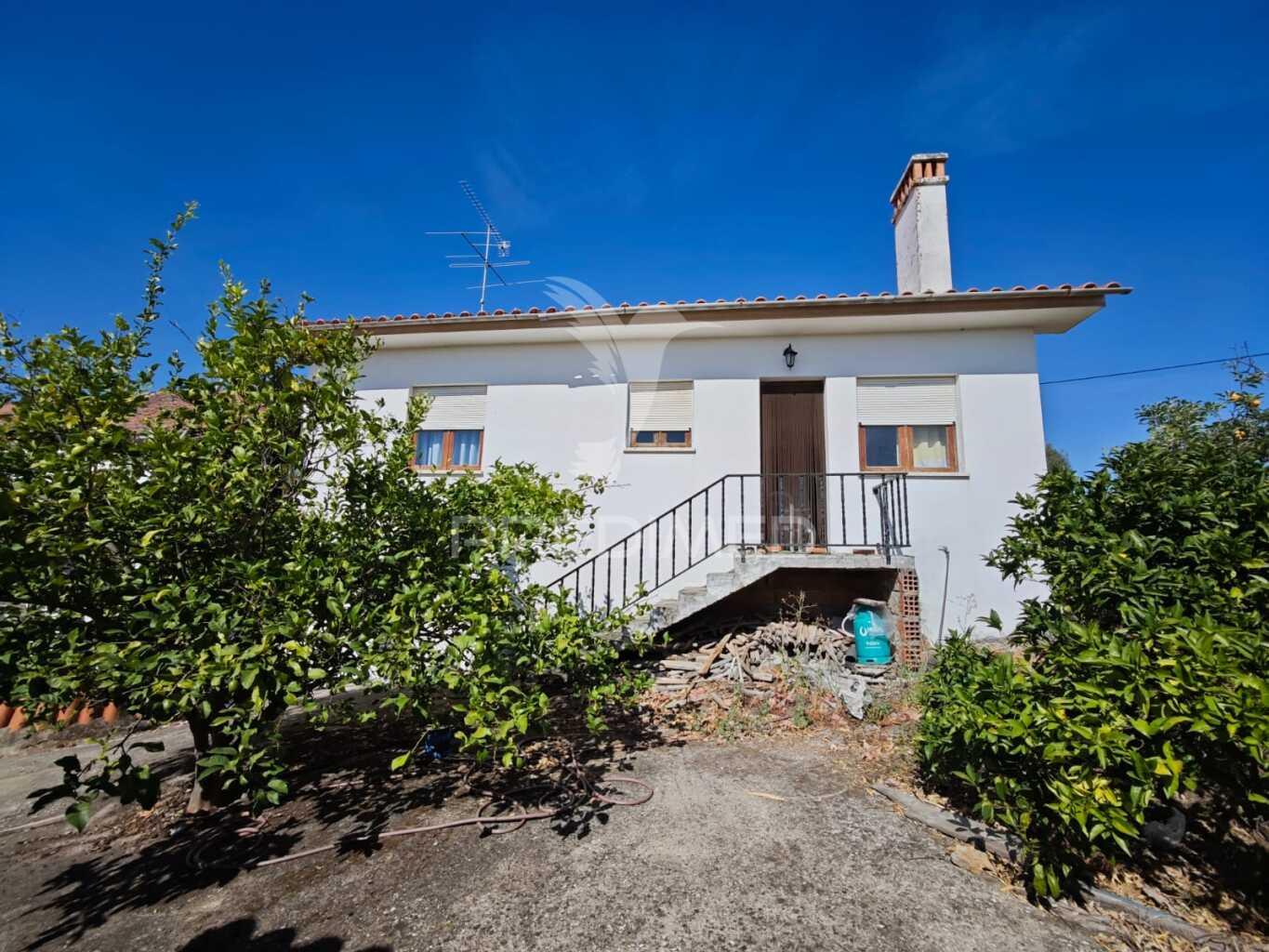 Casa de campo ( peral / proença-a-nova- castelo branco ) t6 de 92m2 em 182m2