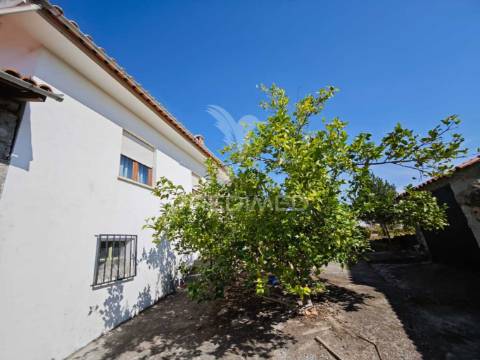 Casa de campo ( peral / proença-a-nova- castelo branco ) t6 de 92m2 em 182m2