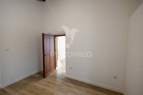 Apartamento t2 renovado na zona histórica do alandroal
