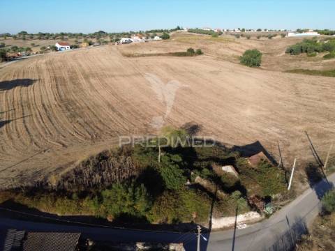 Oportunidade única! moradia t3 para restaurar com terreno - nabais -santarém