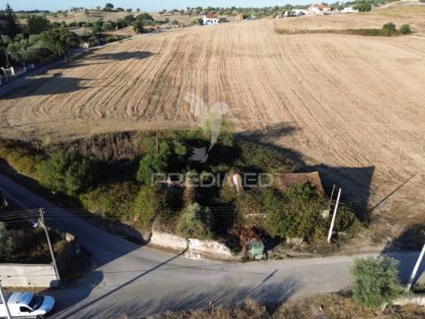 Oportunidade única! moradia t3 para restaurar com terreno - nabais -santarém