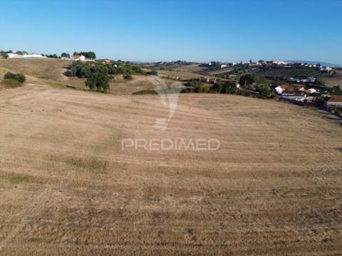 Oportunidade única! moradia t3 para restaurar com terreno - nabais -santarém