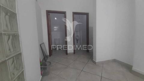 ✨ oportunidade única ✨ loja p./ comércio ou serviços de 163,50m2 ( junto à av. luisa todi ).