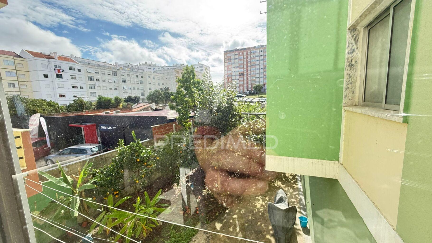 Apartamento t2+1 semi-remodelado