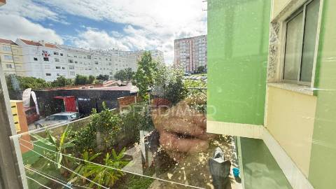 Apartamento t2+1 semi-remodelado