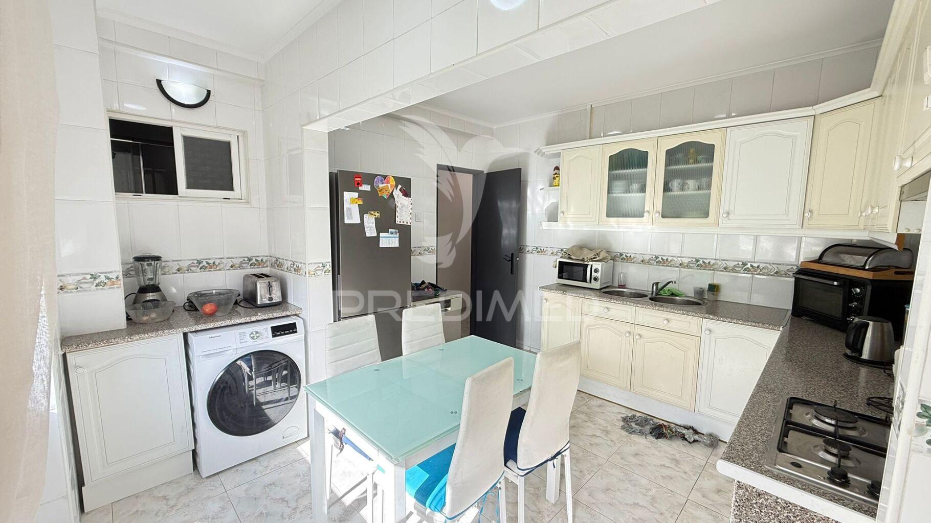 Apartamento t2+1 semi-remodelado