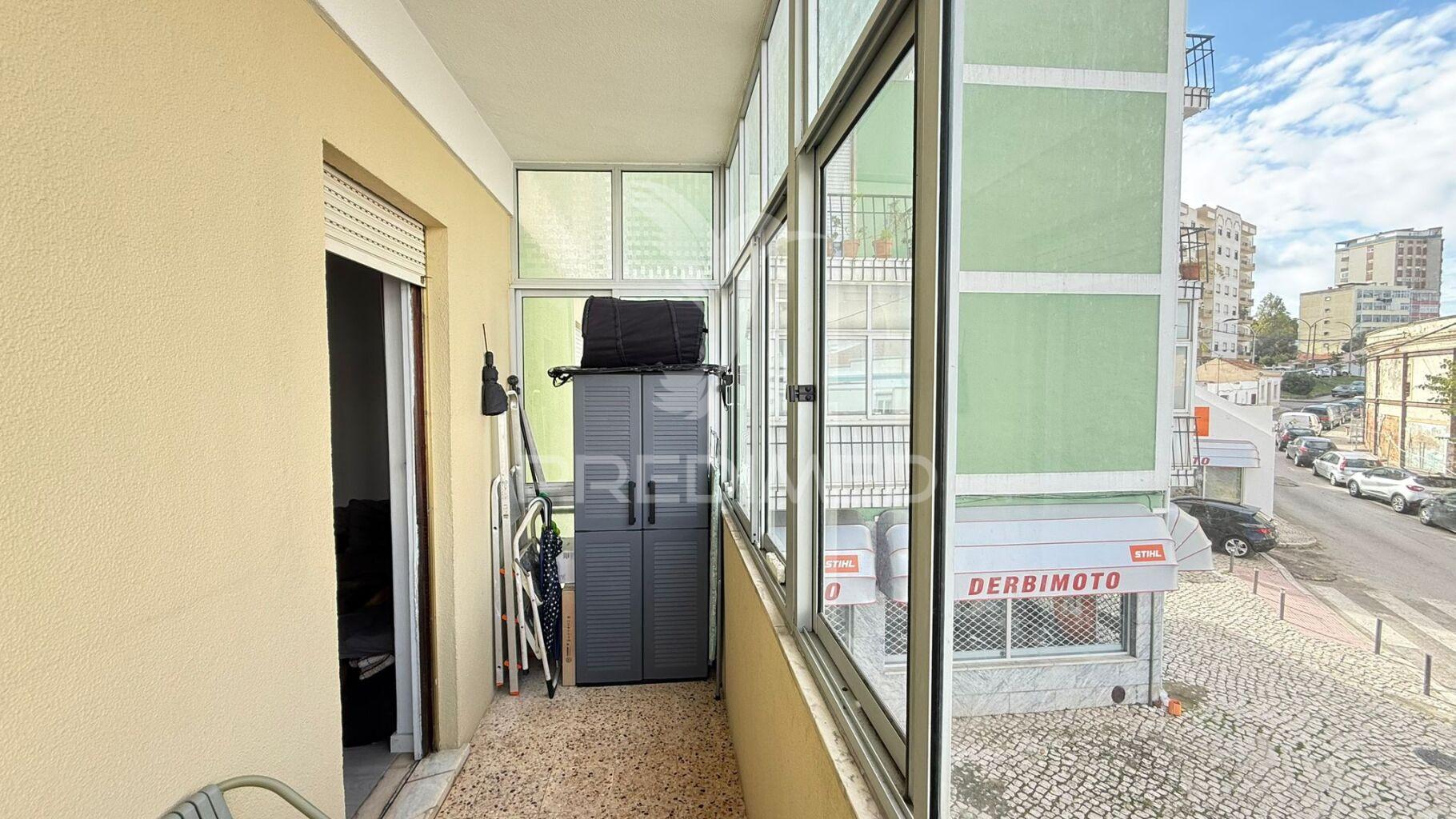 Apartamento t2+1 semi-remodelado