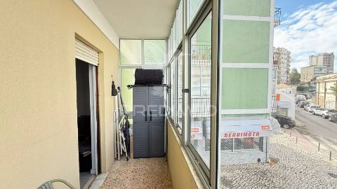 Apartamento t2+1 semi-remodelado