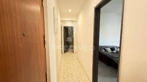 Apartamento t2+1 semi-remodelado