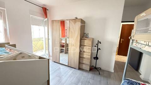 Apartamento t2+1 semi-remodelado