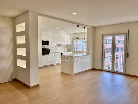 Duplex t4 com terraço em queluz de baixo