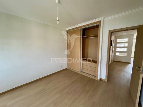 Duplex t4 com terraço em queluz de baixo