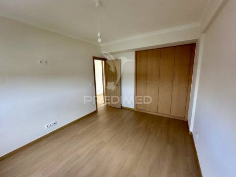 Duplex t4 com terraço em queluz de baixo