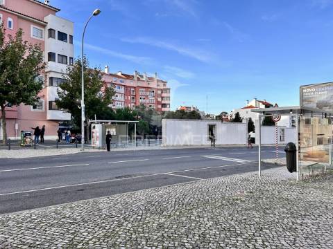 Duplex t4 com terraço em queluz de baixo